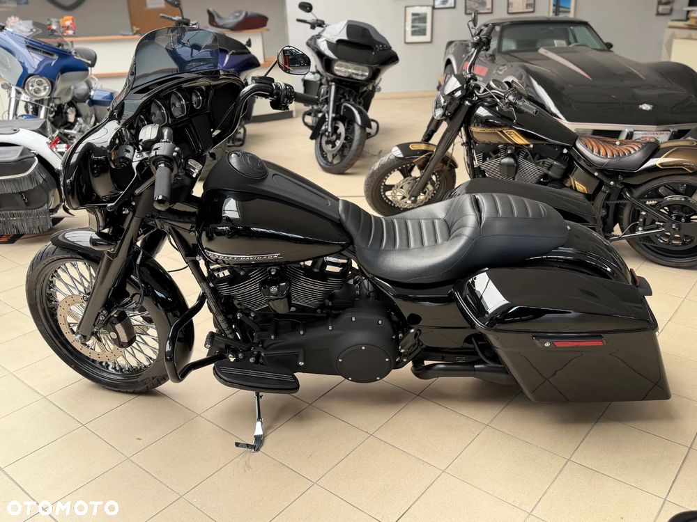 Harley-Davidson Touring Street Glide - 2