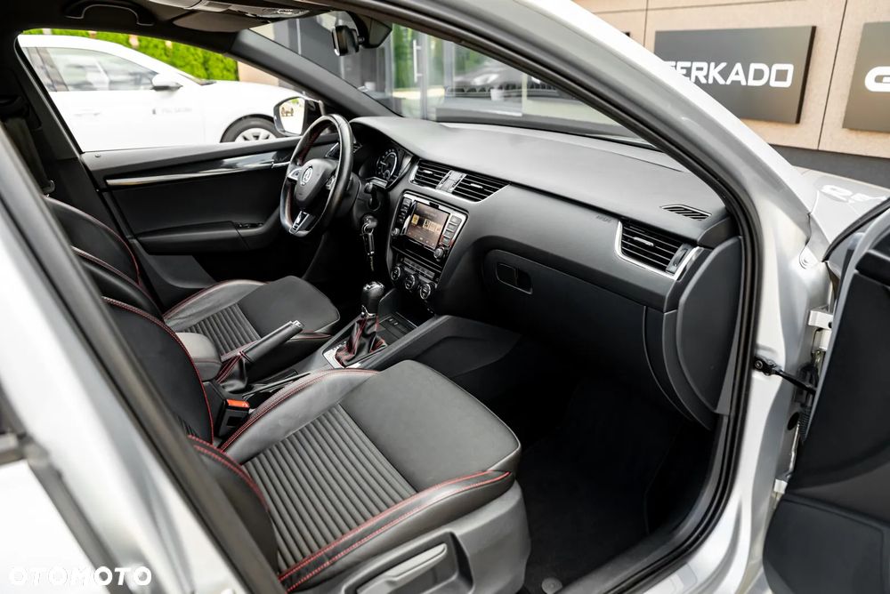 Skoda Octavia 2.0 TDI DSG RS - 24