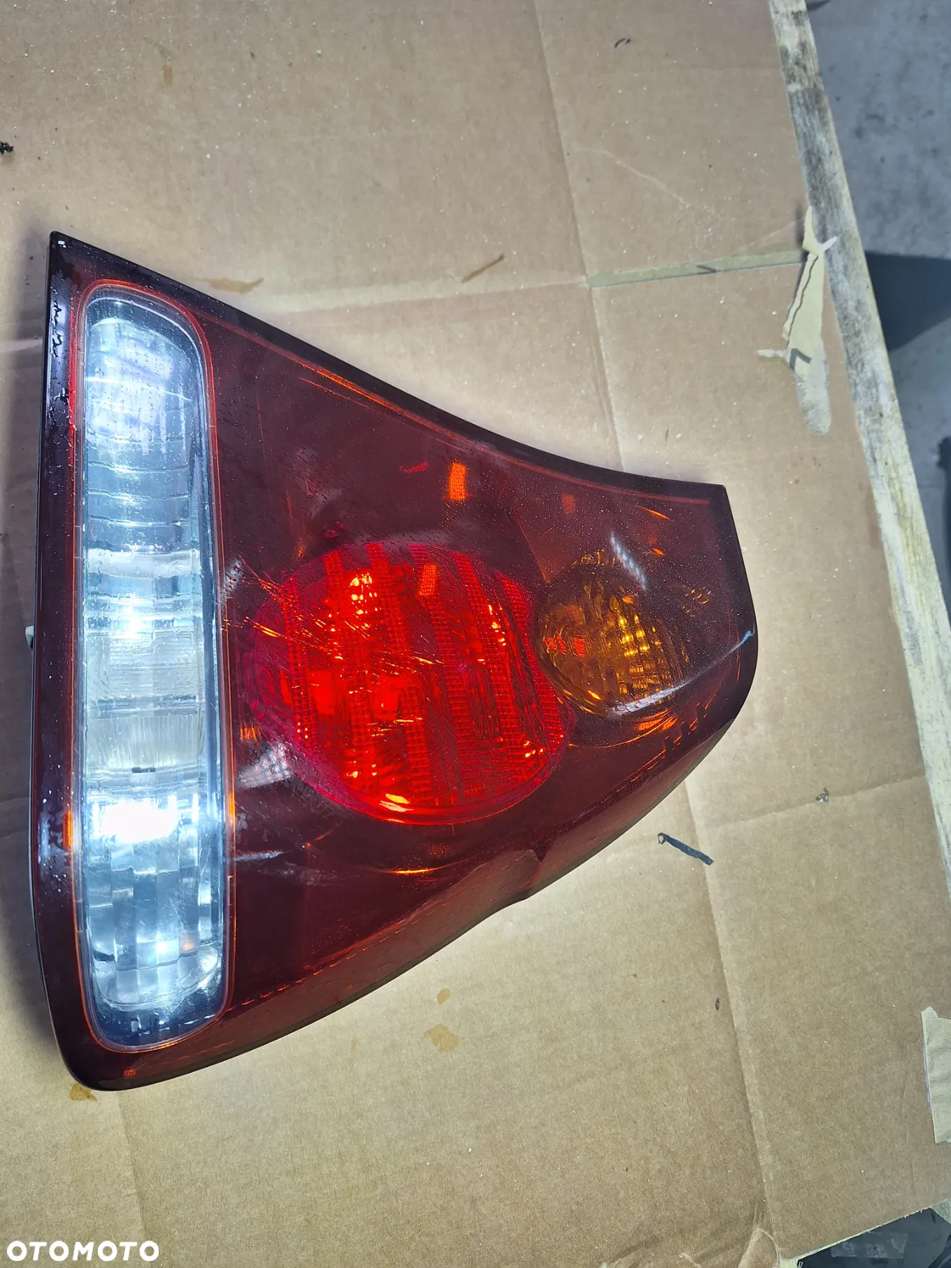 BMW 3 E46 COMPACT lampa prawa tył     28330204 - 2