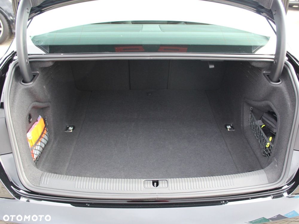 Audi A4 Limousine - 13