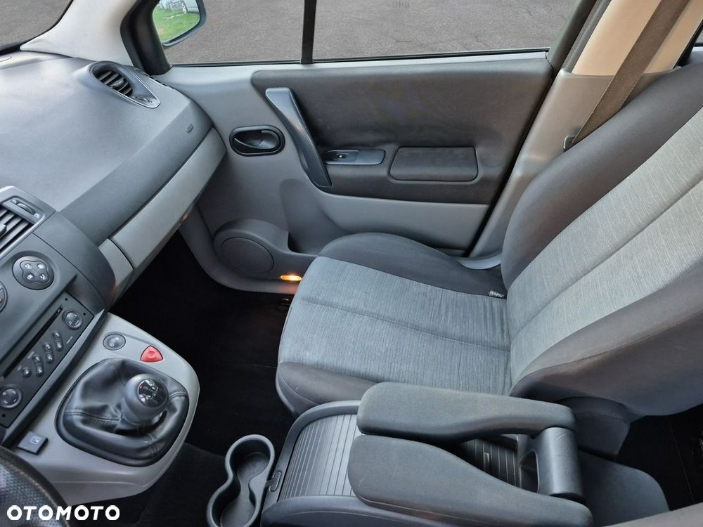Renault Scenic 1.6 16V Dynamique - 10