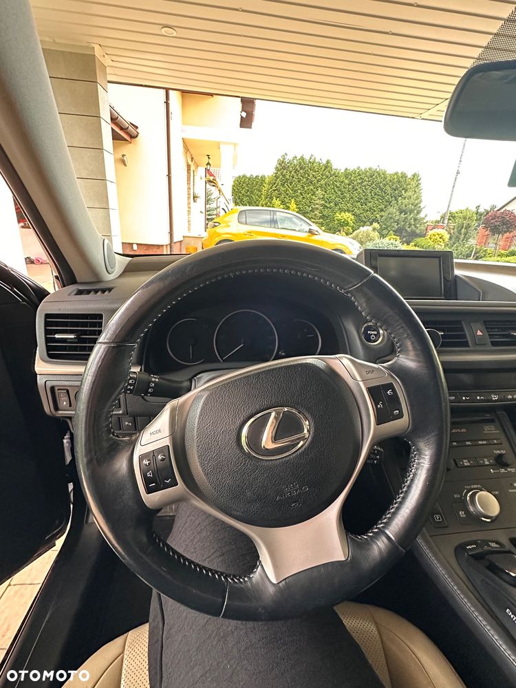 Lexus CT - 7