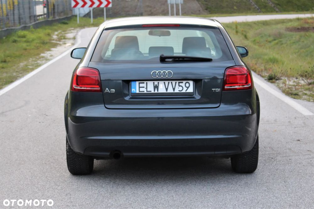 Audi A3 1.6 TDI DPF Attraction - 4