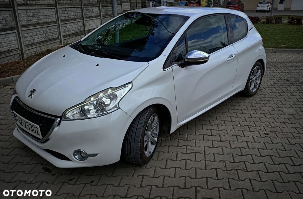 Peugeot 208 e-HDi 92 Stop&Start Allure - 4