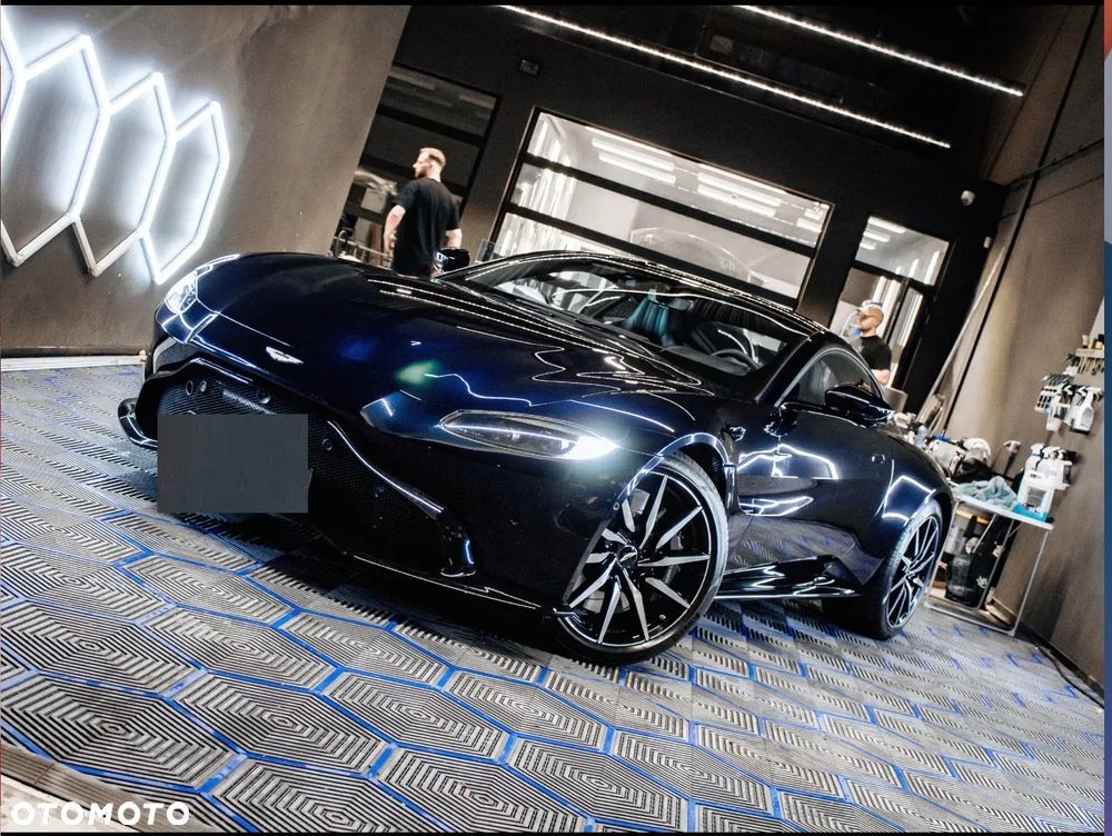 Aston Martin Vantage - 17