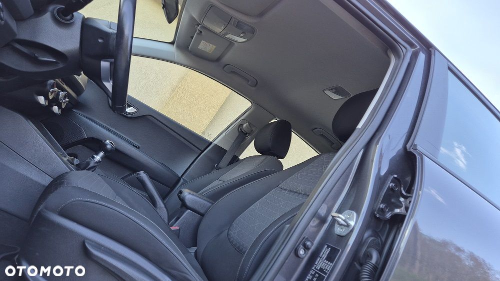 Kia Rio 1.2 Dream Team Edition - 15