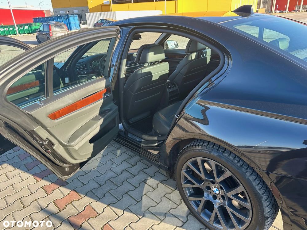 BMW Seria 7 750i - 14