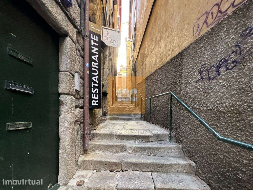 Prédio na Ribeira do Porto - Grande imagem: 5/20