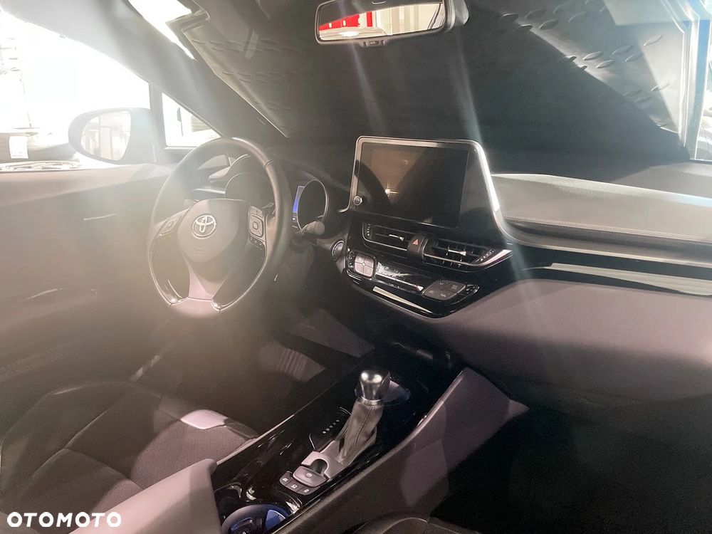 Toyota C-HR - 11