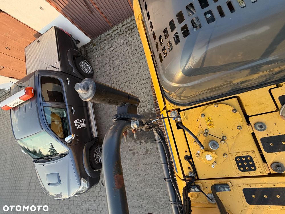 Komatsu PC240LC-11 - 23