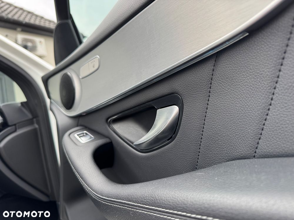 Mercedes-Benz GLC 250 4Matic 9G-TRONIC AMG Line - 24