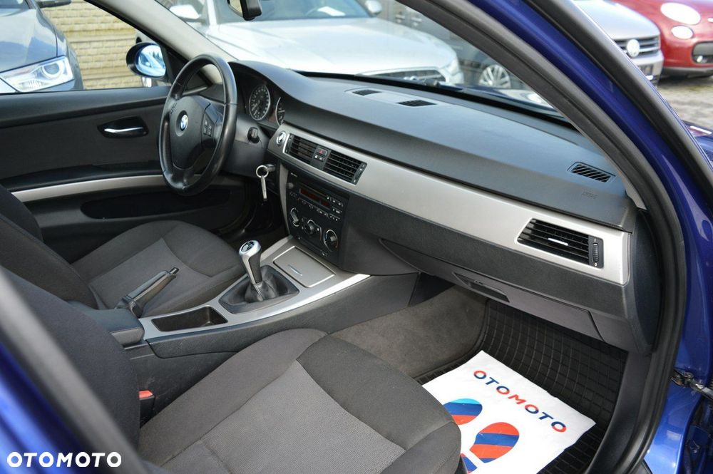 BMW Seria 3 318i - 22