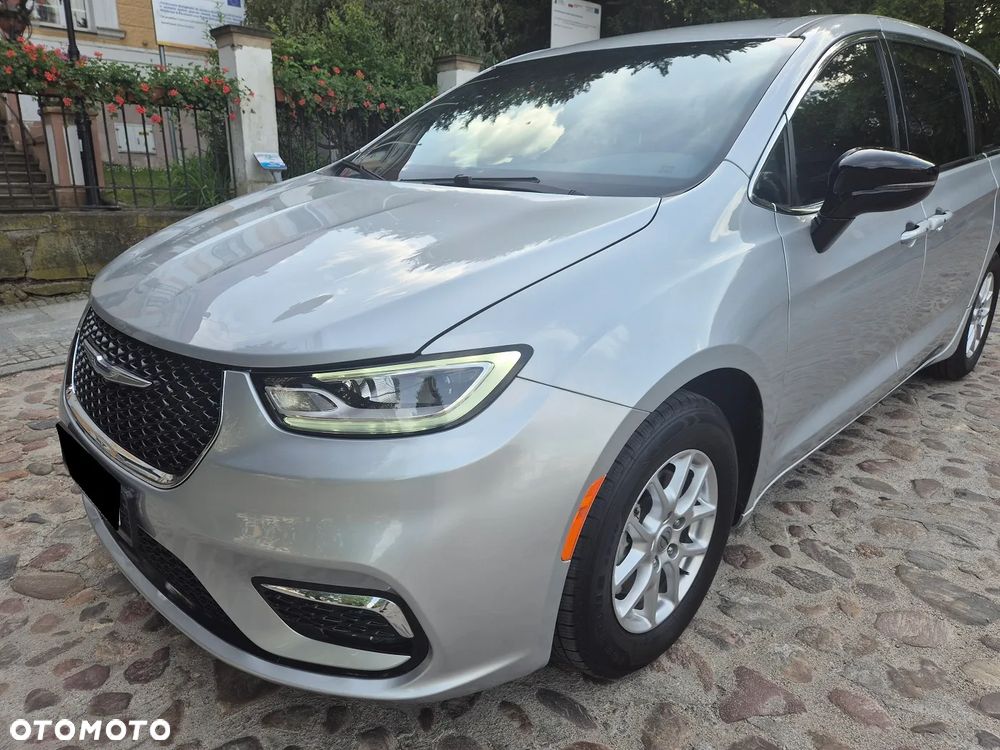 Chrysler Pacifica - 1