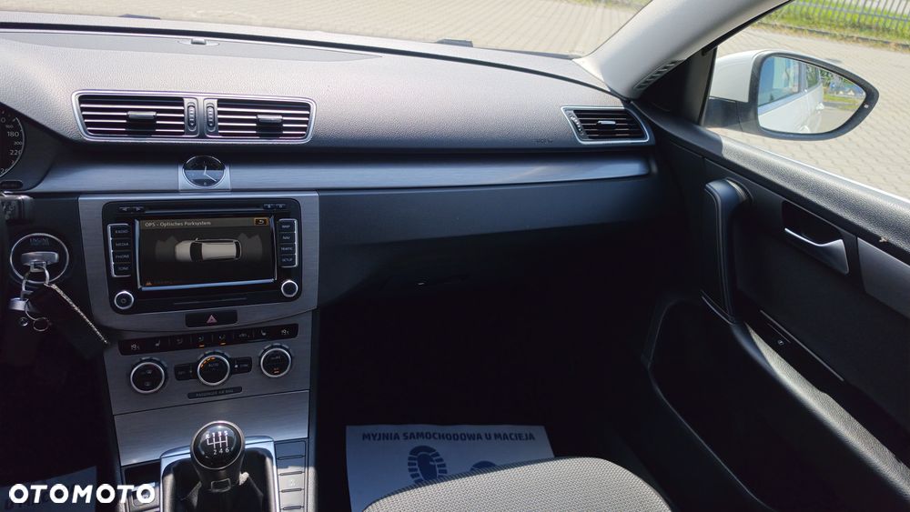 Volkswagen Passat 2.0 TDI Highline - 18