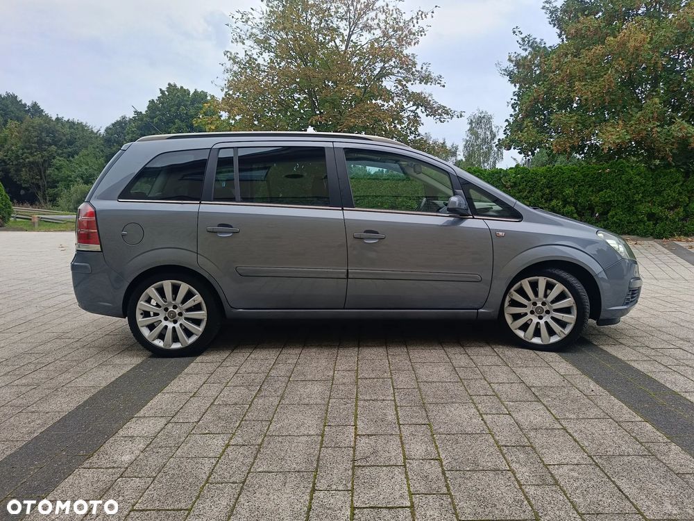 Opel Zafira 2.2 Automatik Cosmo - 2