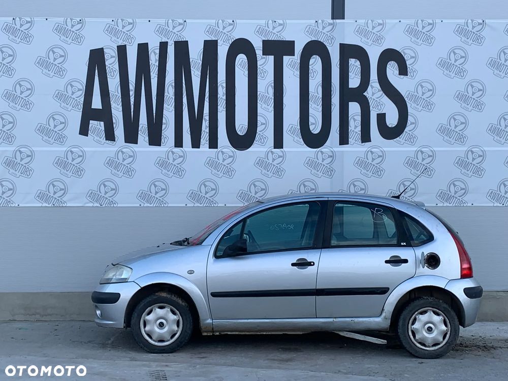 CITOREN C3 2003 *SAMOCHÓD NA CZĘŚCI* 3105MASKA, LAMPA, DRZWI, LUSTERKO, ZDERZAK, GRILL, BŁOTNIK, KLAPA, BELKA, DESKA, FOTELE, KANAPA, ĆWIARTKA, KIEROWNICA, TACZE, ZACISKI, ZAWIESZENIE, KOMPLETNY PRZÓD, KOMPLETNY TYŁ, LICZNIK, ZEGARY, PRAWE LEWE PRZÓD TYŁ - 3