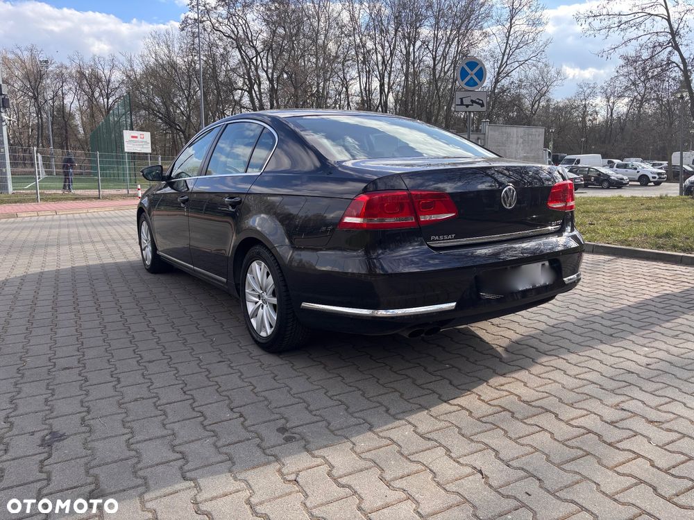Volkswagen Passat 2.0 TDI Comfortline DSG - 11