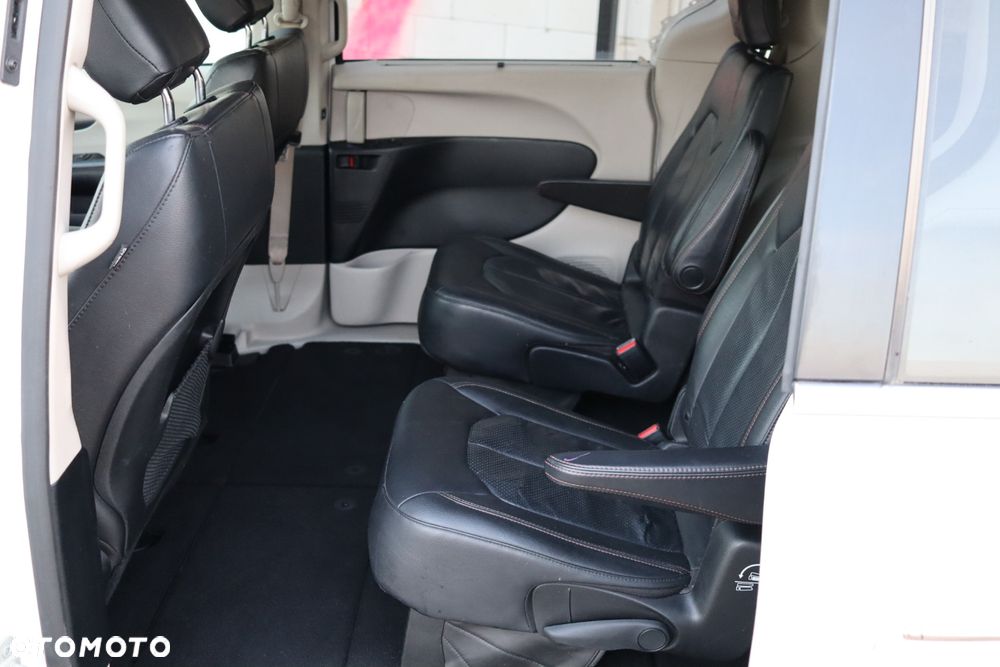 Chrysler Pacifica - 29