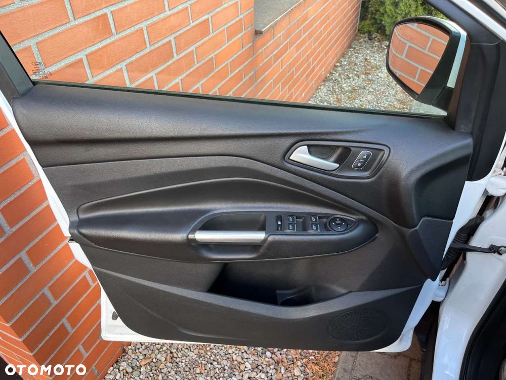 Ford Kuga 2.0 TDCi FWD Trend - 25