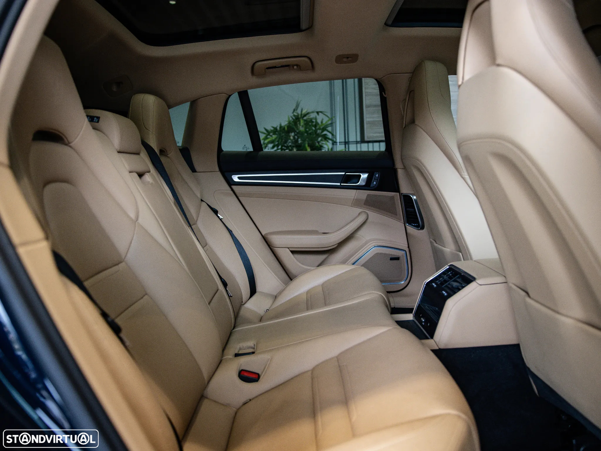 Porsche Panamera Sport Turismo 4 E-Hybrid Platinum Edition - 36