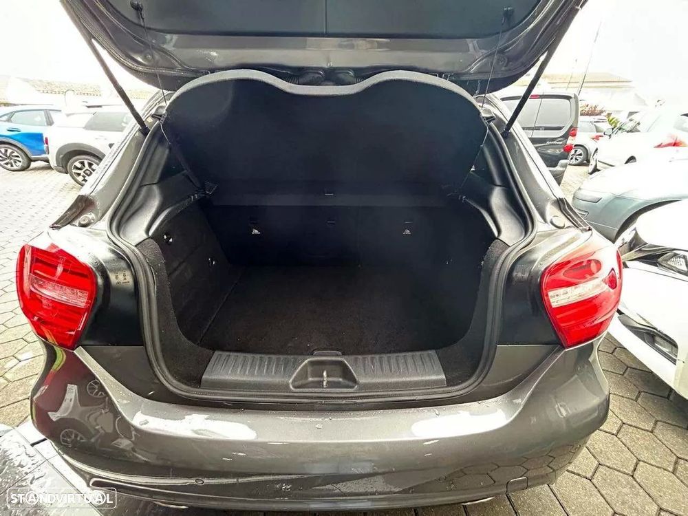 Mercedes-Benz A 180 d AMG Line - 10