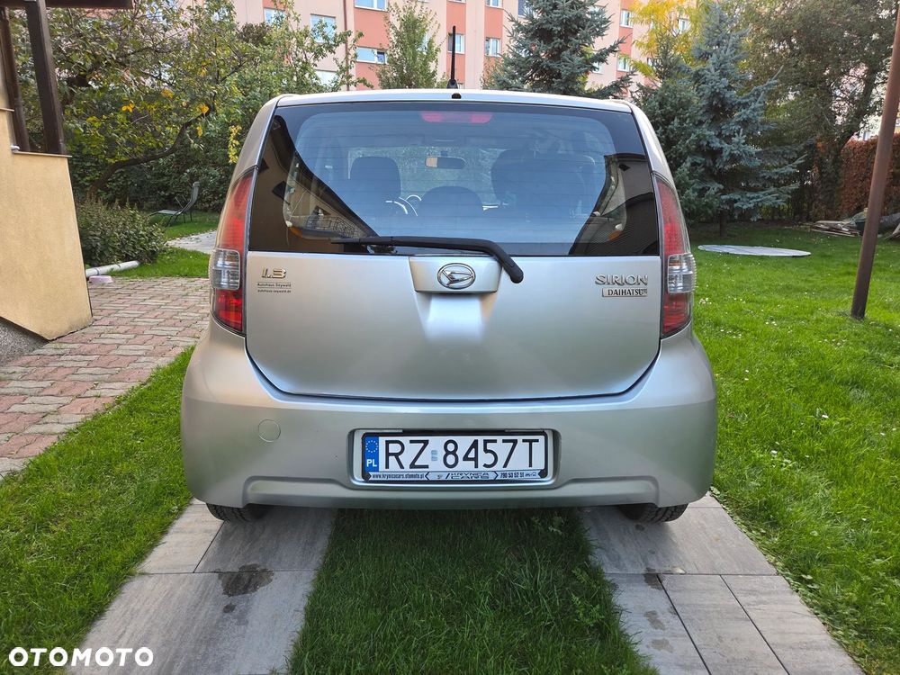 Daihatsu Sirion - 3