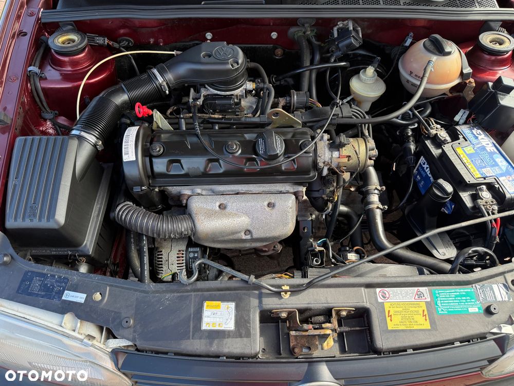 Volkswagen Golf 1.6 GL - 21