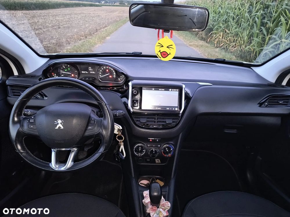 Peugeot 208 - 10