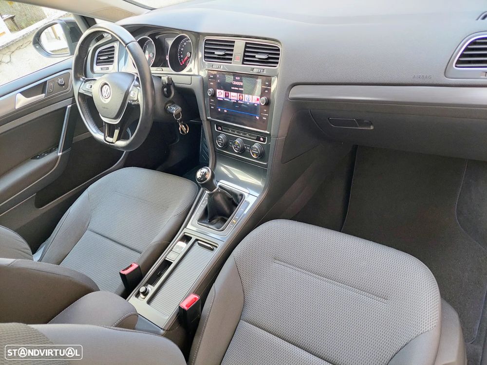 VW Golf 1.6 TDI Confortline - 47