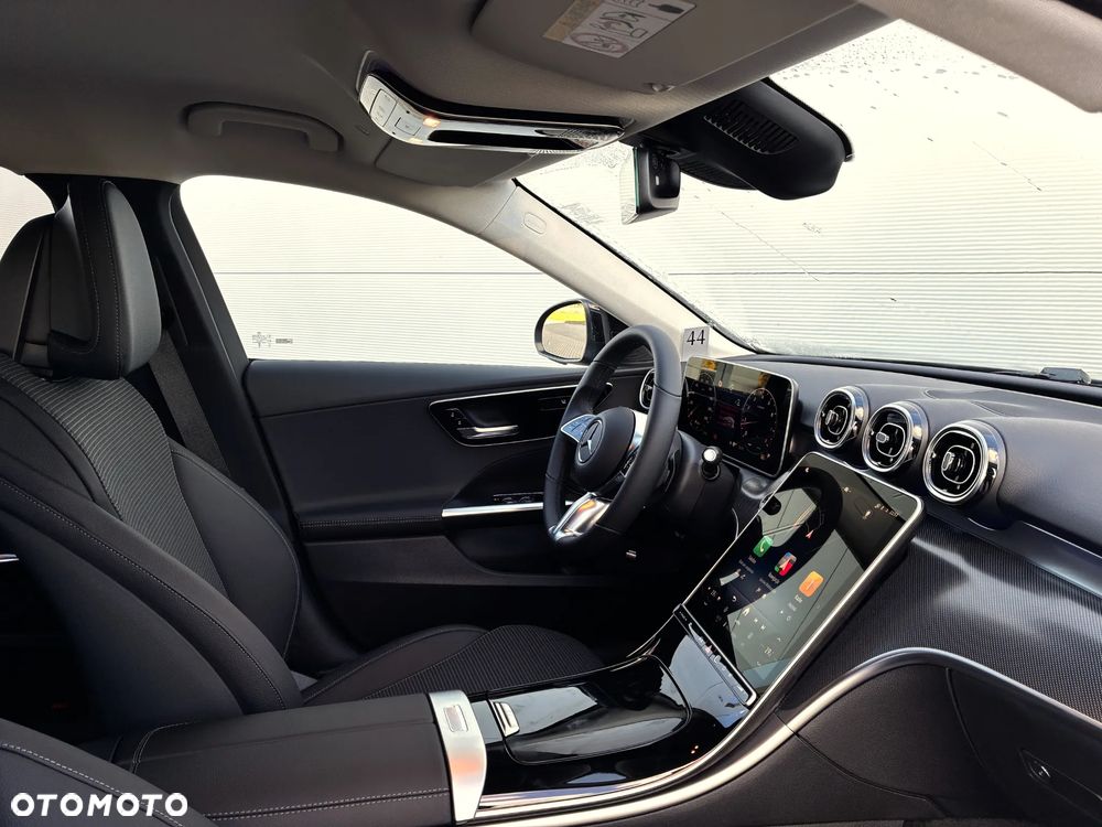 Mercedes-Benz C-Class 2026 photo 5