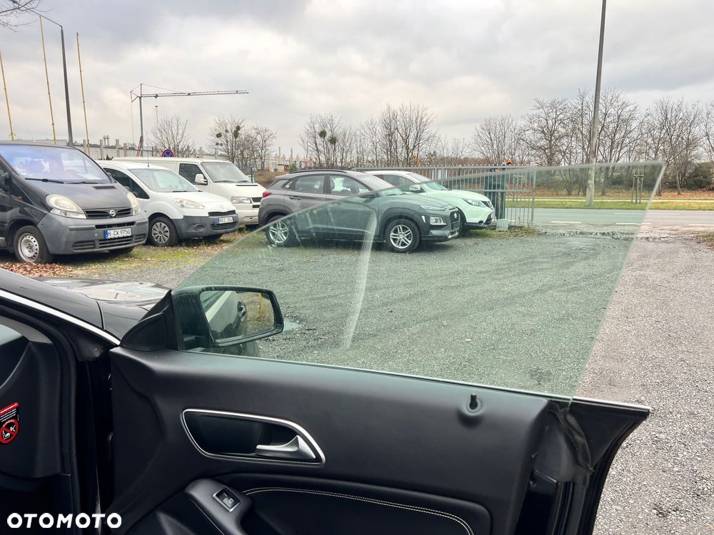 Mercedes-Benz CLA 200 7G-DCT UrbanStyle Edition - 9