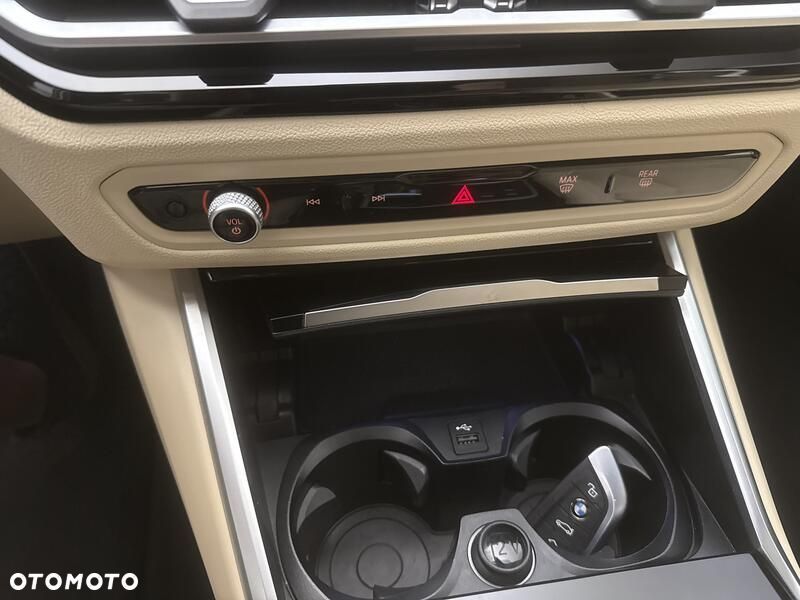 BMW Seria 3 320i - 17