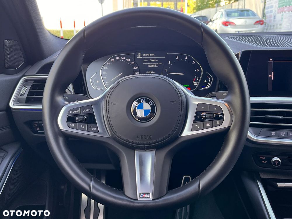 BMW Seria 3 318i M Sport sport - 26