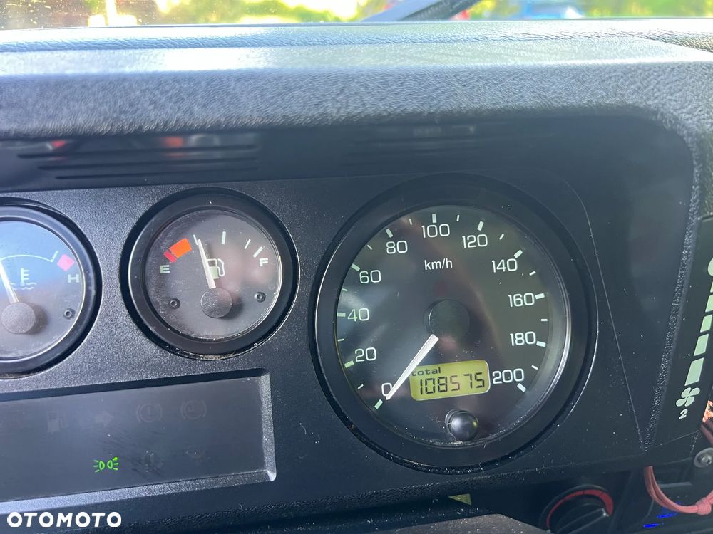 Land Rover Defender 2.5 TDI - 6