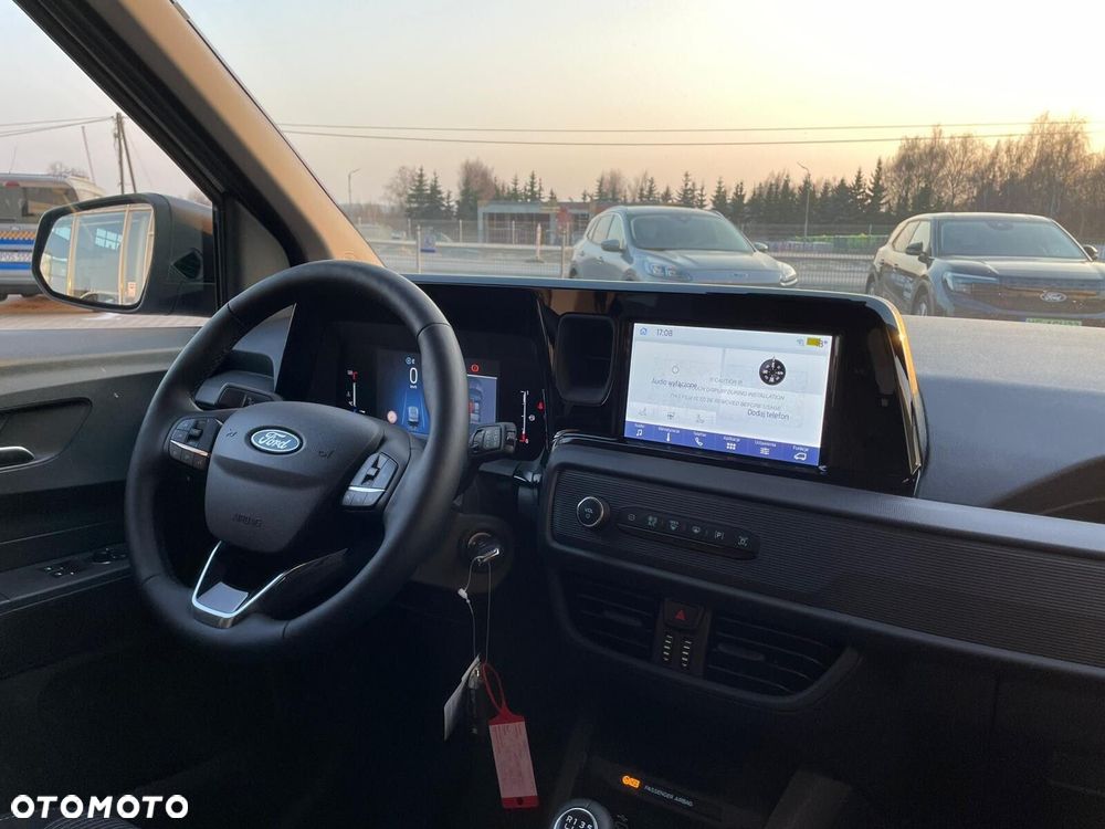 Ford Transit Courier - 27