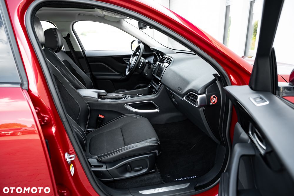 Jaguar F-Pace 20d AWD R-Sport - 23
