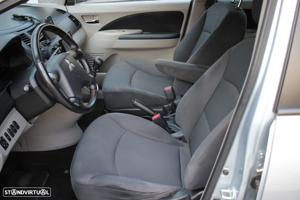 Mitsubishi Grandis 2.0 DI-D Sport - 12