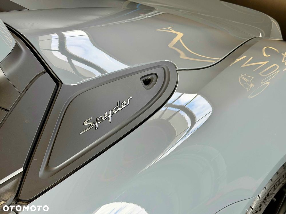 Porsche 718 Spyder - 36