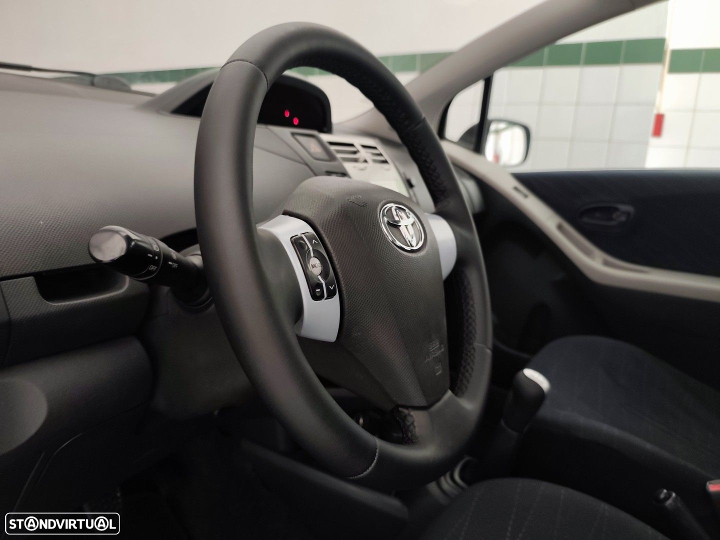 Toyota Yaris 1.0 VVT-i AC - 19