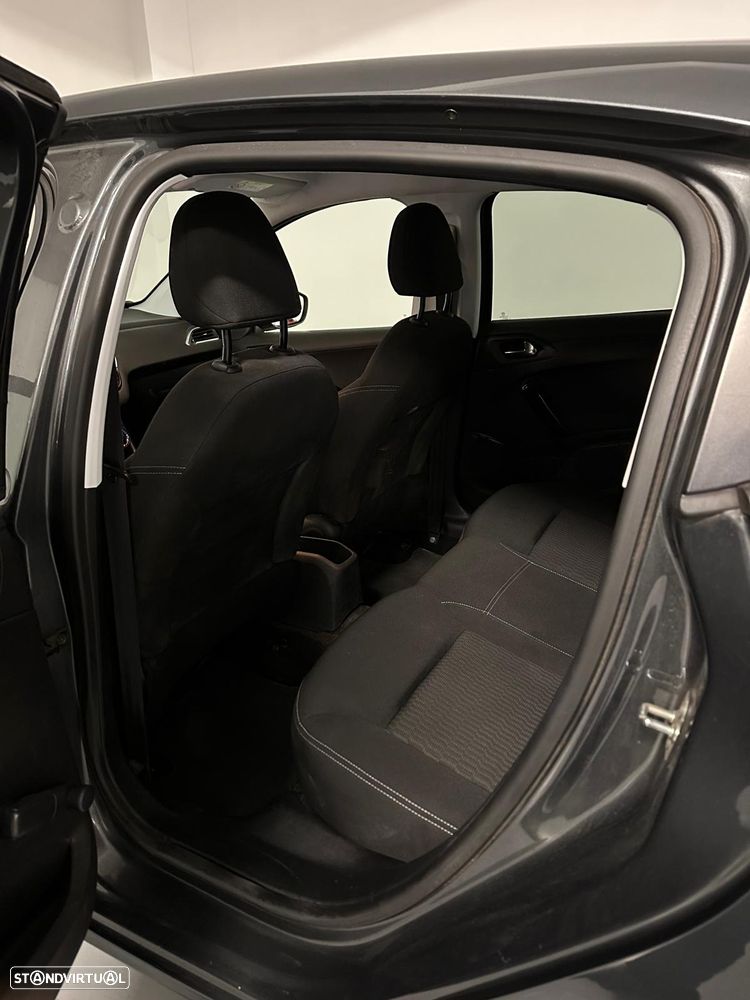 Peugeot 208 1.2 PureTech Active - 12