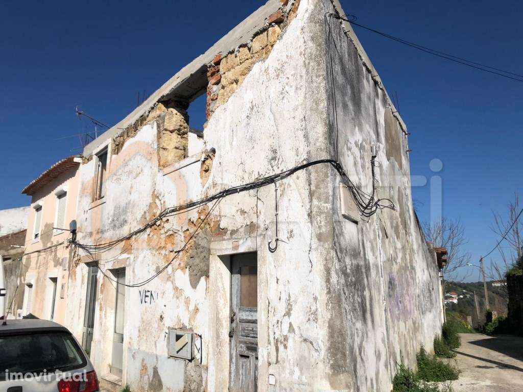 Apartamento T3 para recuperar no centro de Torres Novas - Grande imagem: 4/18