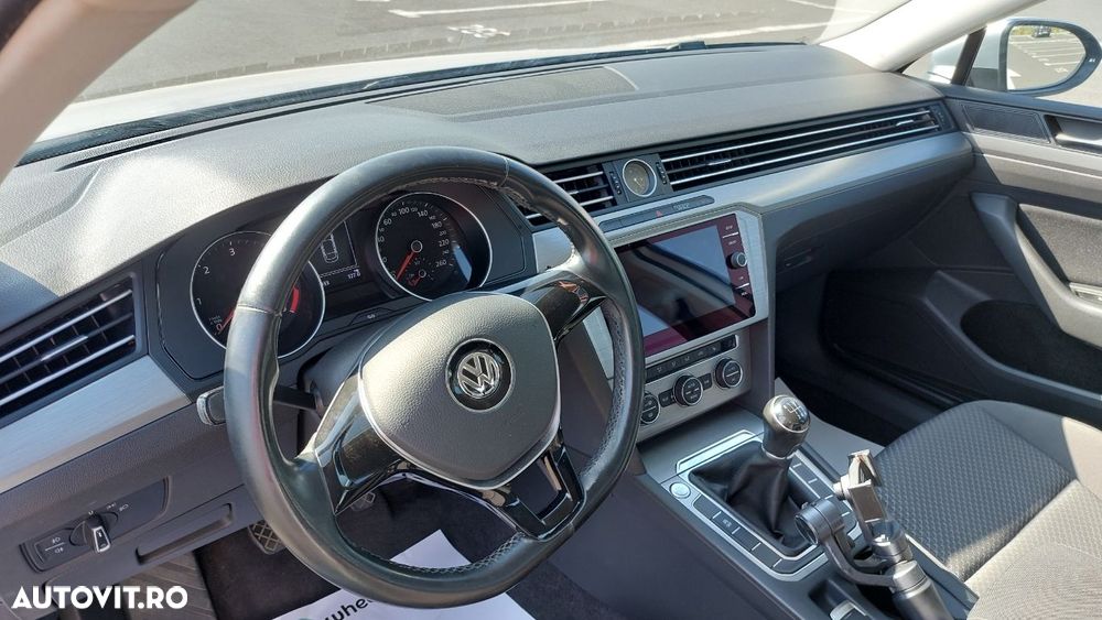 Volkswagen Passat - 12