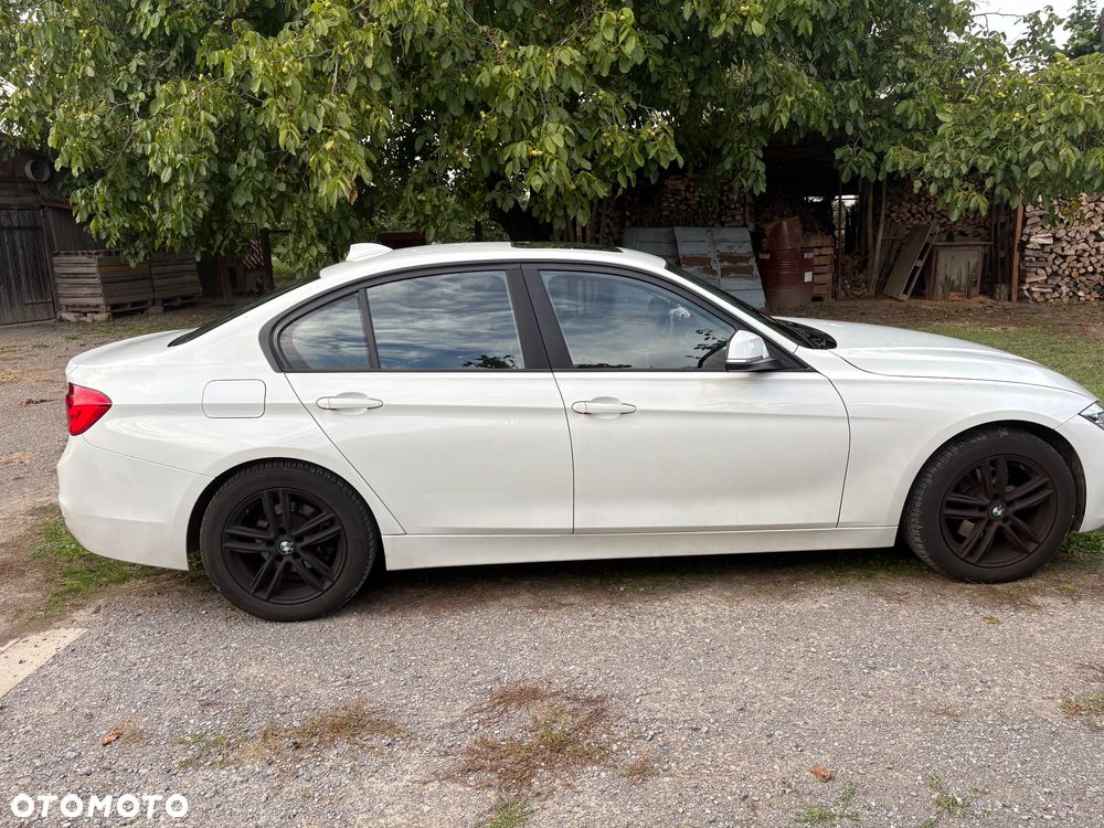 BMW Seria 3 320i xDrive Luxury Line - 6