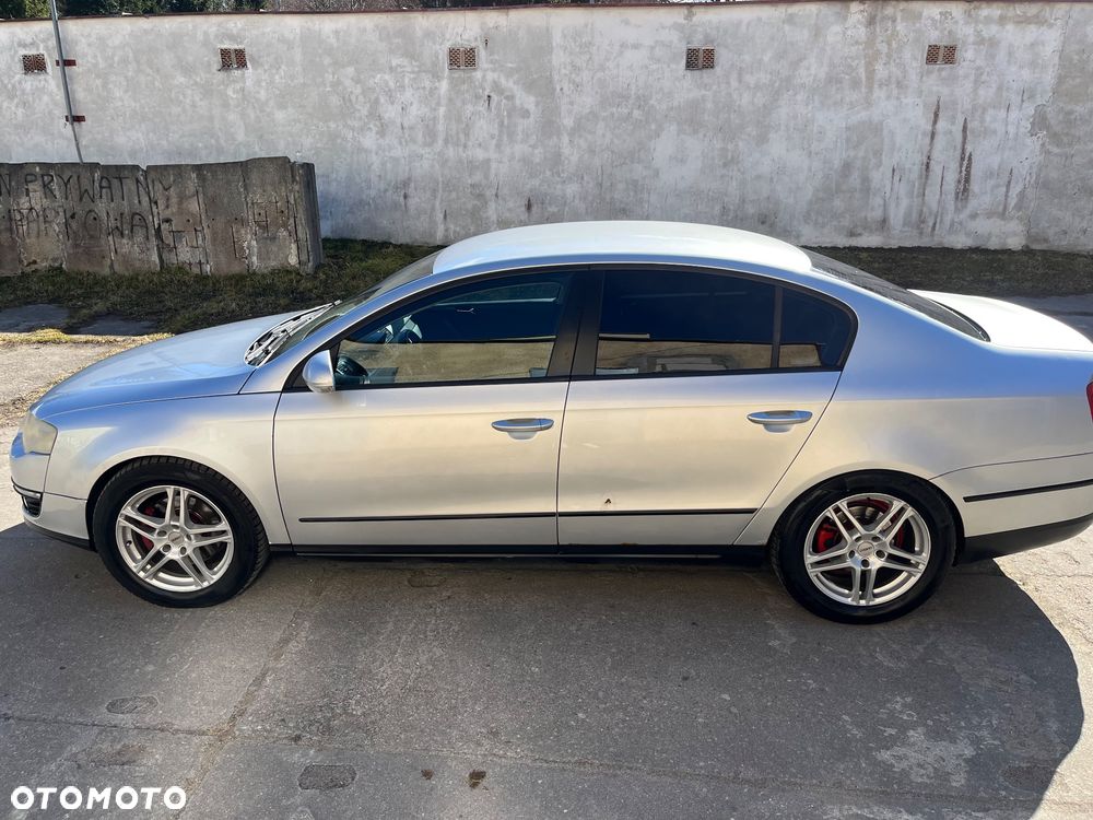 Volkswagen Passat 2.0 TDI Trendline - 4
