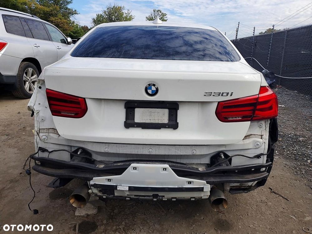 BMW Seria 3 330i M Sport - 6