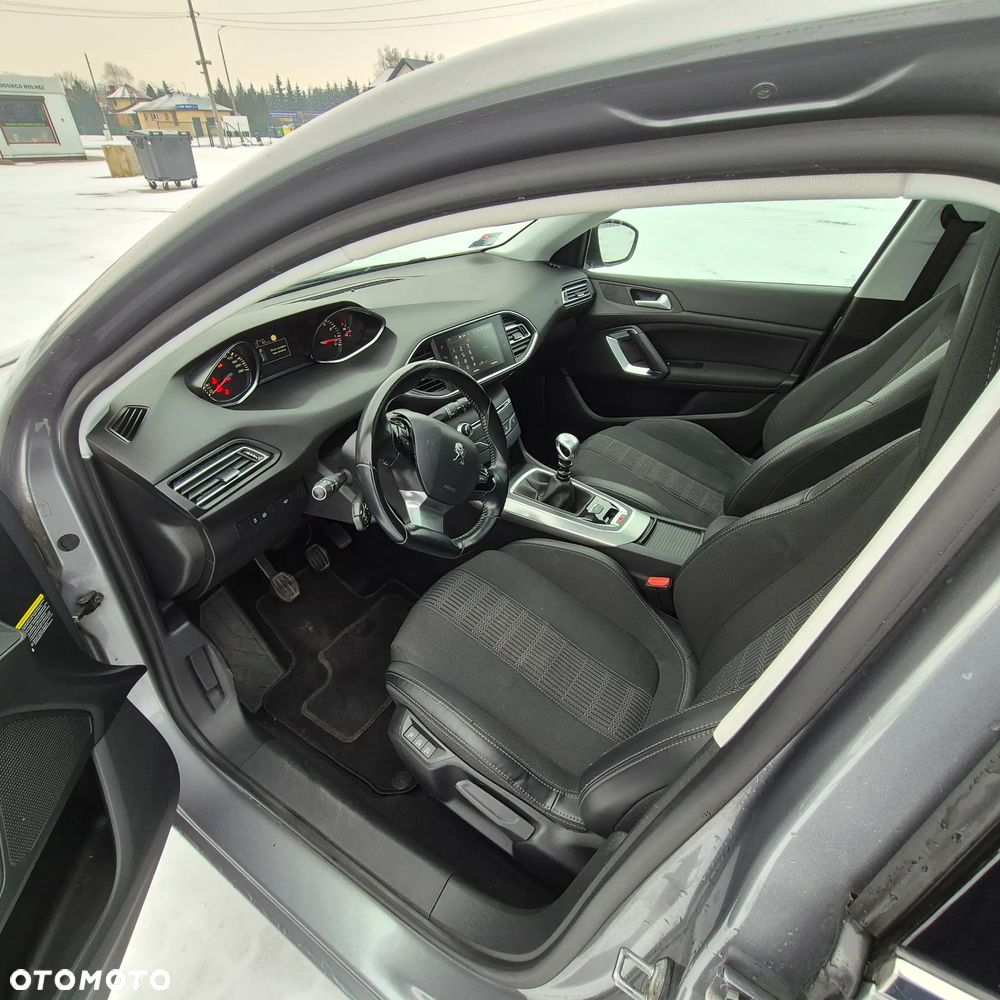 Peugeot 308 1.2 PureTech Allure S&S - 10