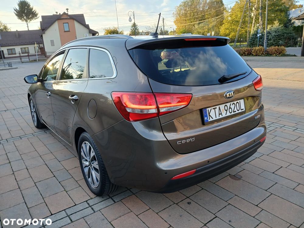 Kia Ceed 1.6 GDI Dream Team Edition - 32