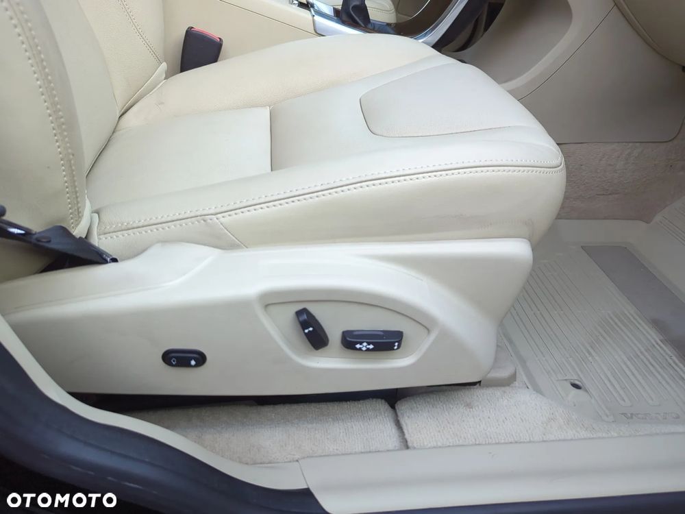 Volvo XC 60 - 24
