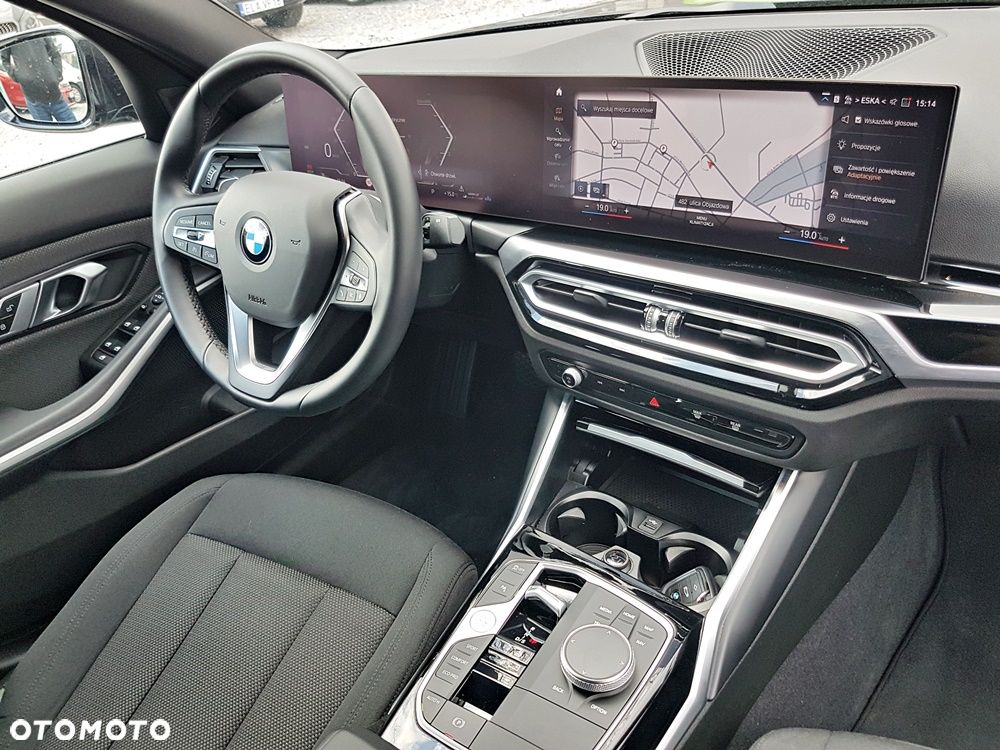 BMW Seria 3 330d xDrive mHEV - 25
