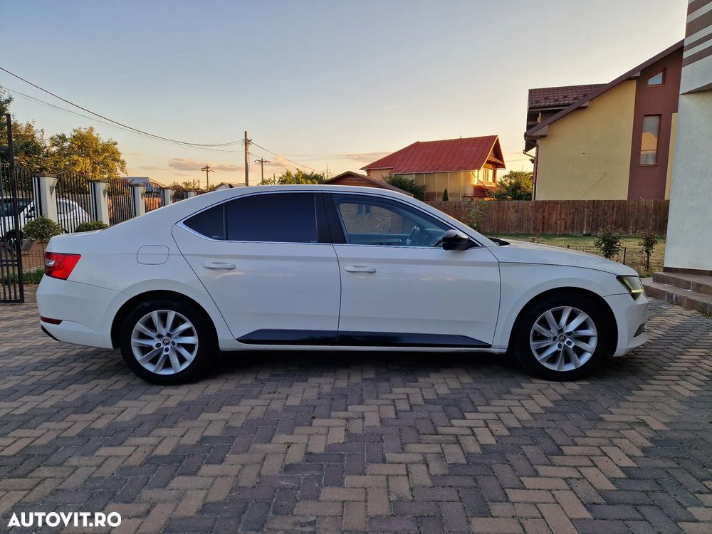 Skoda Superb 2.0 TDI Ambition - 17